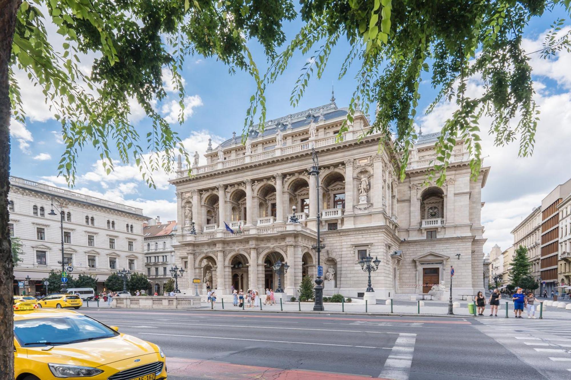 Spacious Apartment By Opera Budapest Exterior photo
